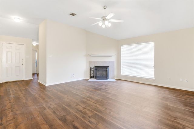 203 Paradise Lane, Montgomery, TX 77356