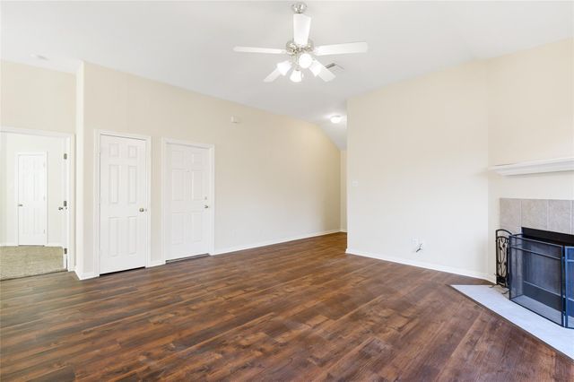 203 Paradise Lane, Montgomery, TX 77356