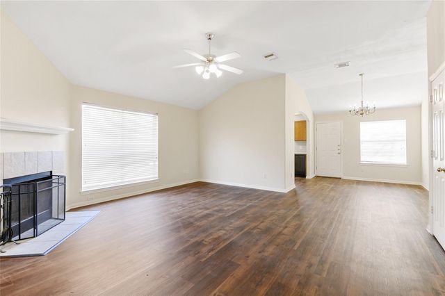 203 Paradise Lane, Montgomery, TX 77356