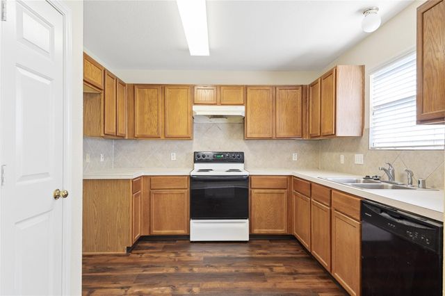 203 Paradise Lane, Montgomery, TX 77356