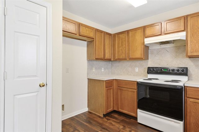 203 Paradise Lane, Montgomery, TX 77356