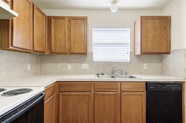 203 Paradise Lane, Montgomery, TX 77356