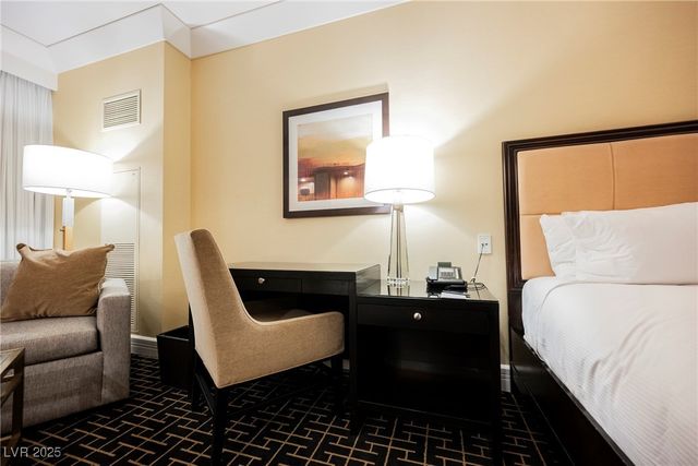 2000 North Fashion Show Drive 4301, Las Vegas, NV 89109