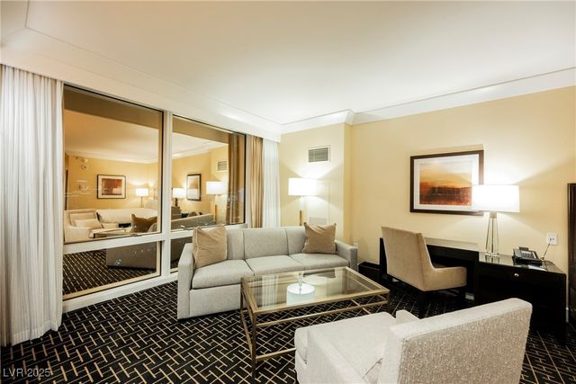 2000 North Fashion Show Drive 4301, Las Vegas, NV 89109