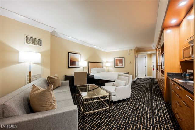 2000 North Fashion Show Drive 4301, Las Vegas, NV 89109