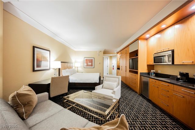 2000 North Fashion Show Drive 4301, Las Vegas, NV 89109