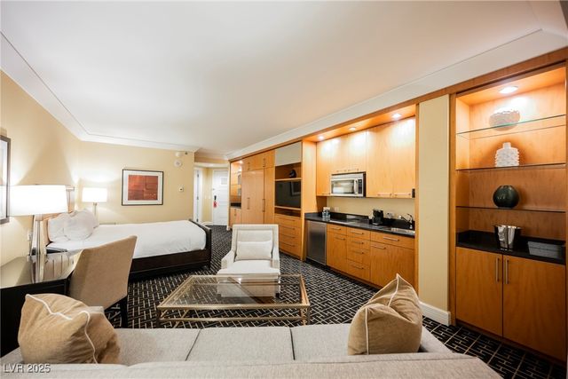 2000 North Fashion Show Drive 4301, Las Vegas, NV 89109