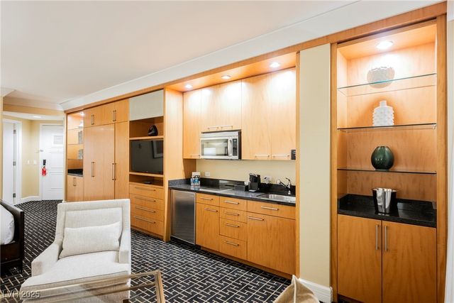 2000 North Fashion Show Drive 4301, Las Vegas, NV 89109