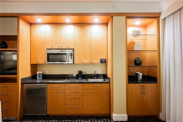 2000 North Fashion Show Drive 4301, Las Vegas, NV 89109