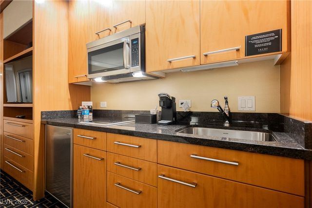 2000 North Fashion Show Drive 4301, Las Vegas, NV 89109