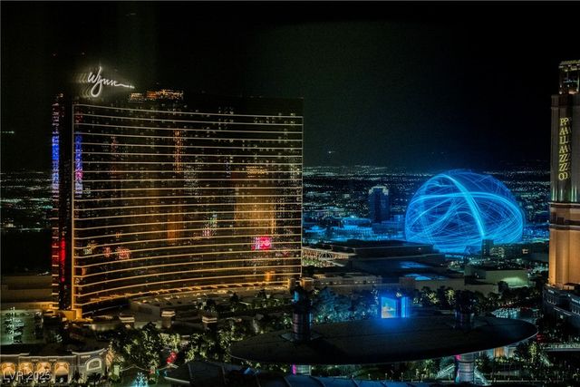 2000 North Fashion Show Drive 4301, Las Vegas, NV 89109