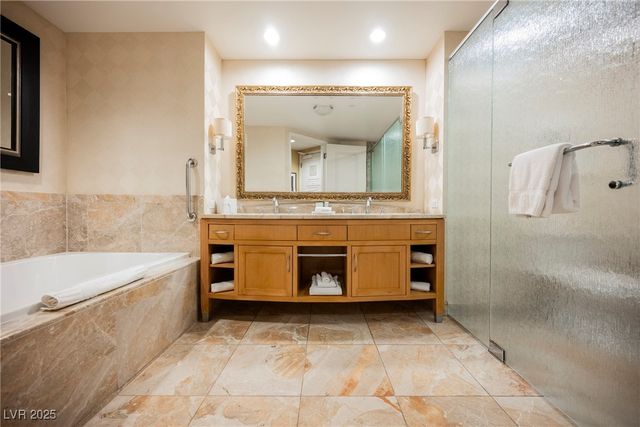 2000 North Fashion Show Drive 4301, Las Vegas, NV 89109