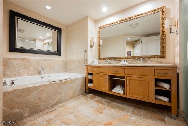 2000 North Fashion Show Drive 4301, Las Vegas, NV 89109