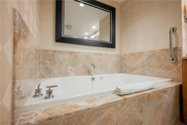 2000 North Fashion Show Drive 4301, Las Vegas, NV 89109