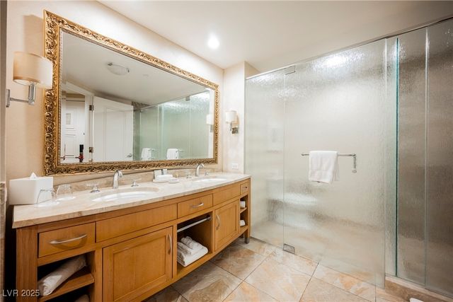 2000 North Fashion Show Drive 4301, Las Vegas, NV 89109