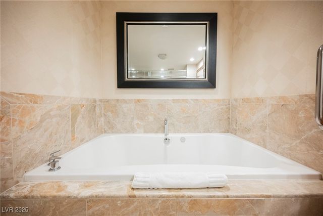 2000 North Fashion Show Drive 4301, Las Vegas, NV 89109