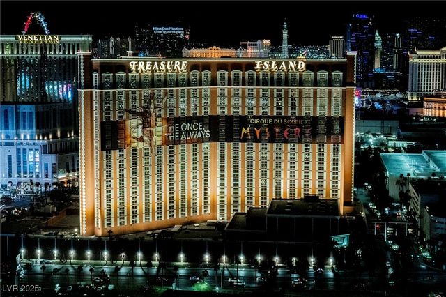 2000 North Fashion Show Drive 4301, Las Vegas, NV 89109