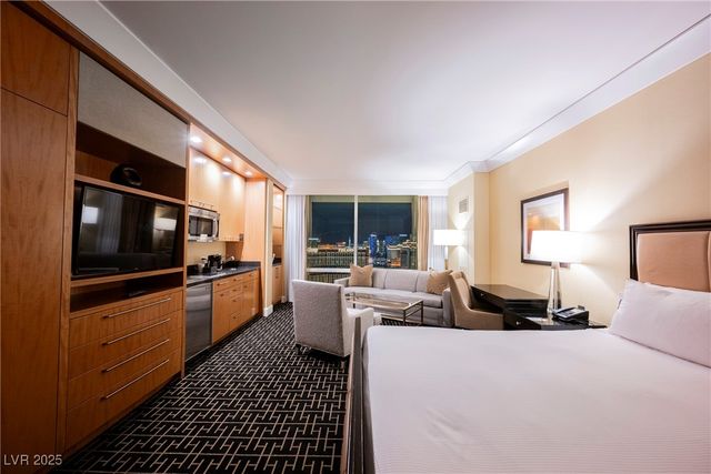 2000 North Fashion Show Drive 4301, Las Vegas, NV 89109