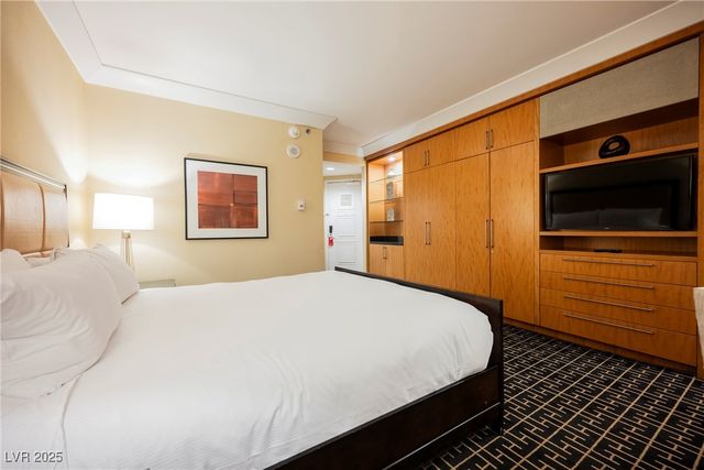 2000 North Fashion Show Drive 4301, Las Vegas, NV 89109