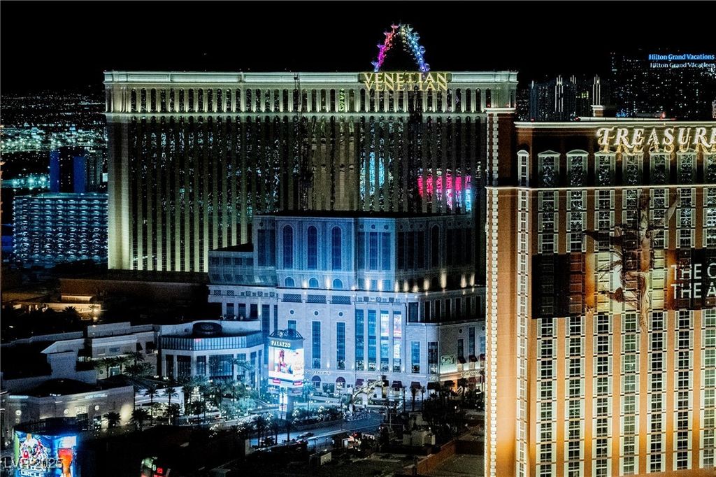 2000 North Fashion Show Drive 4301, Las Vegas, NV 89109