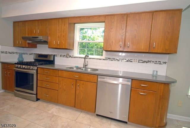 34 Delaware Ln, Branchburg Twp., NJ 08876