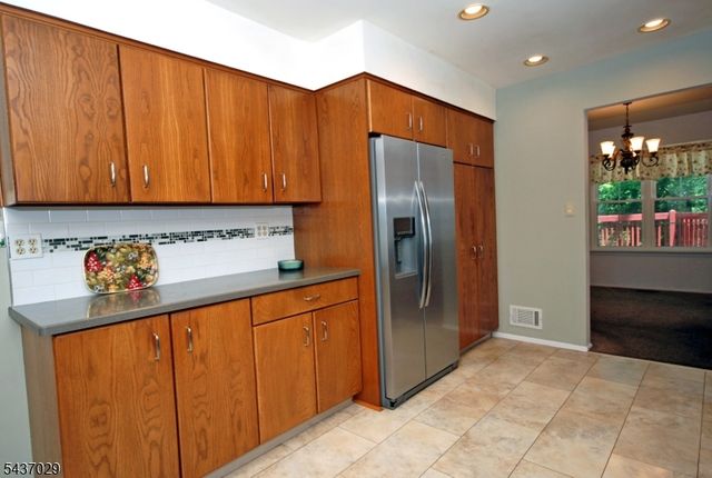 34 Delaware Ln, Branchburg Twp., NJ 08876