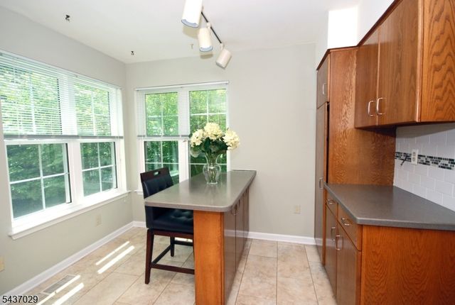 34 Delaware Ln, Branchburg Twp., NJ 08876
