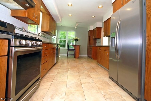 34 Delaware Ln, Branchburg Twp., NJ 08876