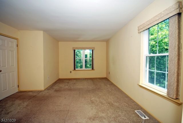 34 Delaware Ln, Branchburg Twp., NJ 08876