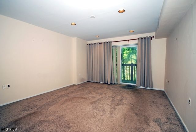 34 Delaware Ln, Branchburg Twp., NJ 08876