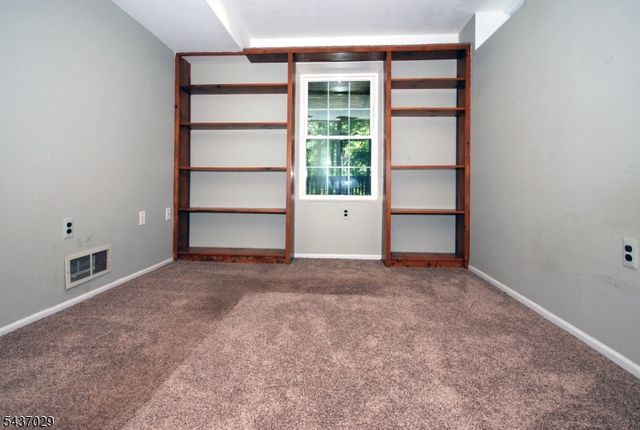 34 Delaware Ln, Branchburg Twp., NJ 08876