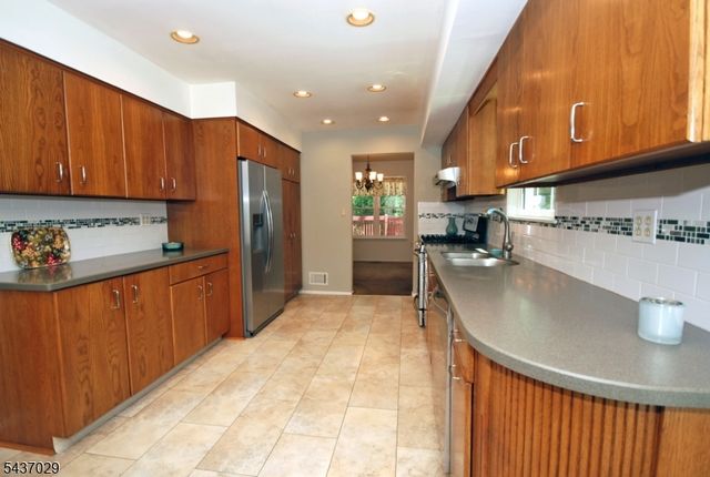 34 Delaware Ln, Branchburg Twp., NJ 08876