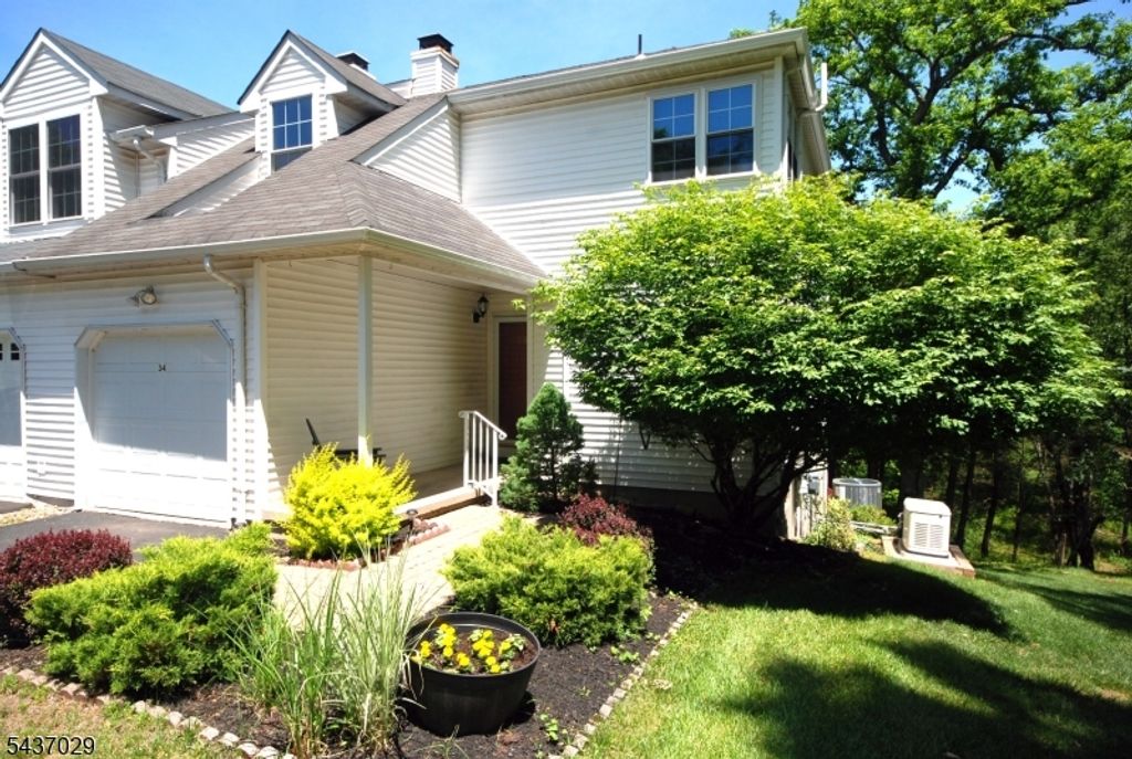 34 Delaware Ln, Branchburg Twp., NJ 08876