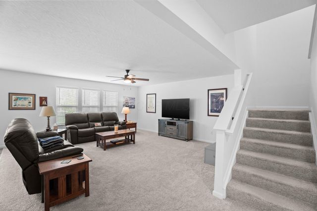 1034 Queen Bee Place, Grove City, OH 43123