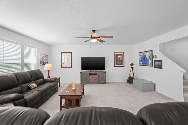 1034 Queen Bee Place, Grove City, OH 43123