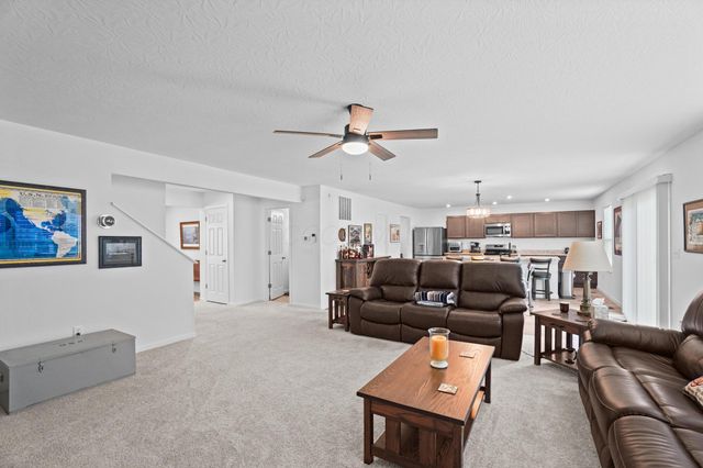 1034 Queen Bee Place, Grove City, OH 43123