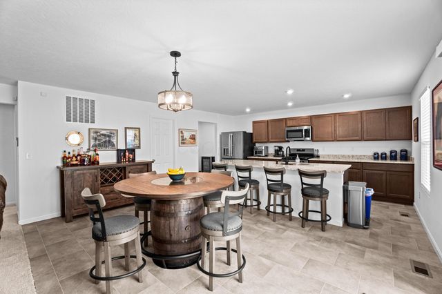 1034 Queen Bee Place, Grove City, OH 43123