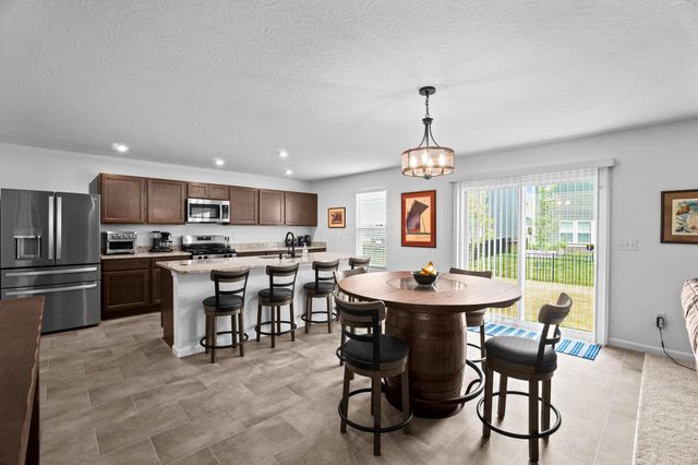 1034 Queen Bee Place, Grove City, OH 43123