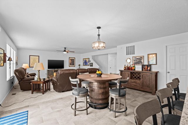 1034 Queen Bee Place, Grove City, OH 43123