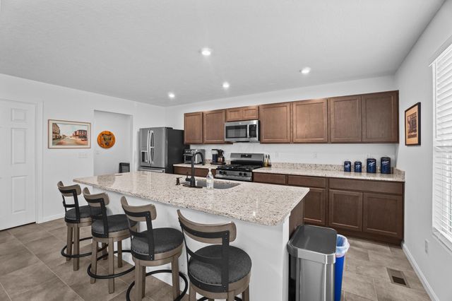 1034 Queen Bee Place, Grove City, OH 43123