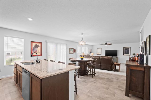 1034 Queen Bee Place, Grove City, OH 43123
