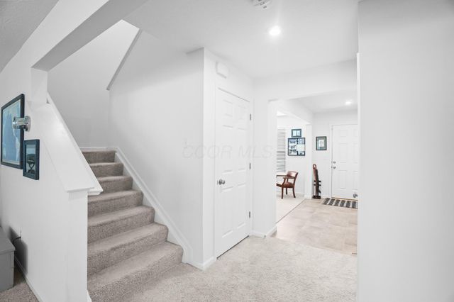 1034 Queen Bee Place, Grove City, OH 43123