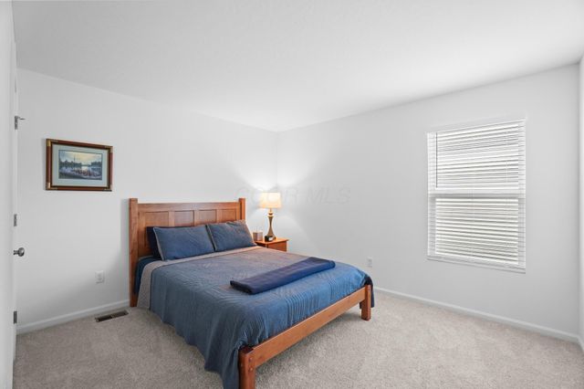 1034 Queen Bee Place, Grove City, OH 43123