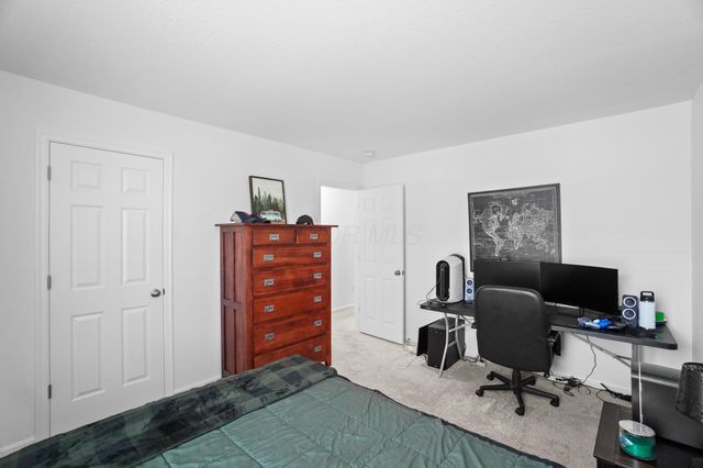 1034 Queen Bee Place, Grove City, OH 43123