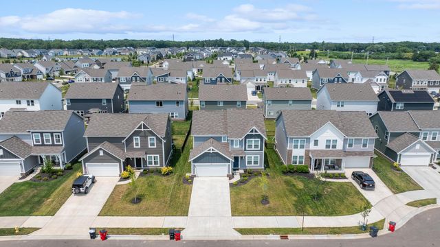 1034 Queen Bee Place, Grove City, OH 43123