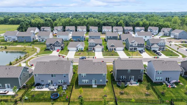 1034 Queen Bee Place, Grove City, OH 43123