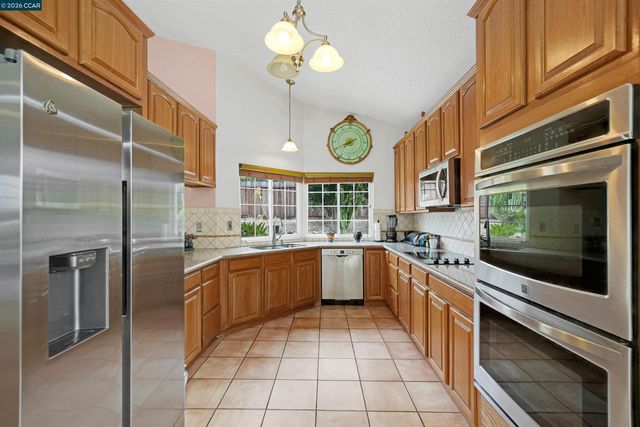1220 Fascination Cir, Richmond, CA 94803