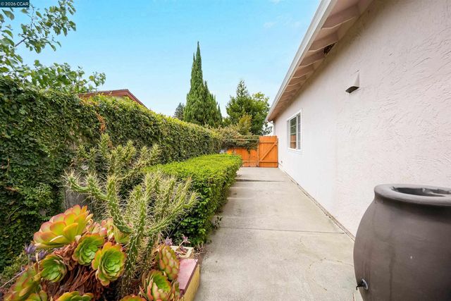 1220 Fascination Cir, Richmond, CA 94803