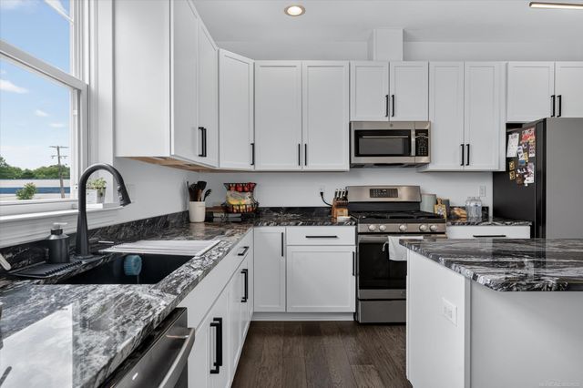3981 Trailway Commons Circle, Auburn Hills, MI 48326