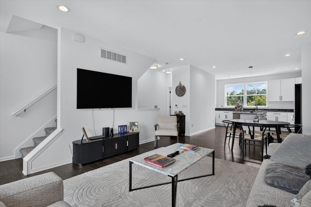 3981 Trailway Commons Circle, Auburn Hills, MI 48326